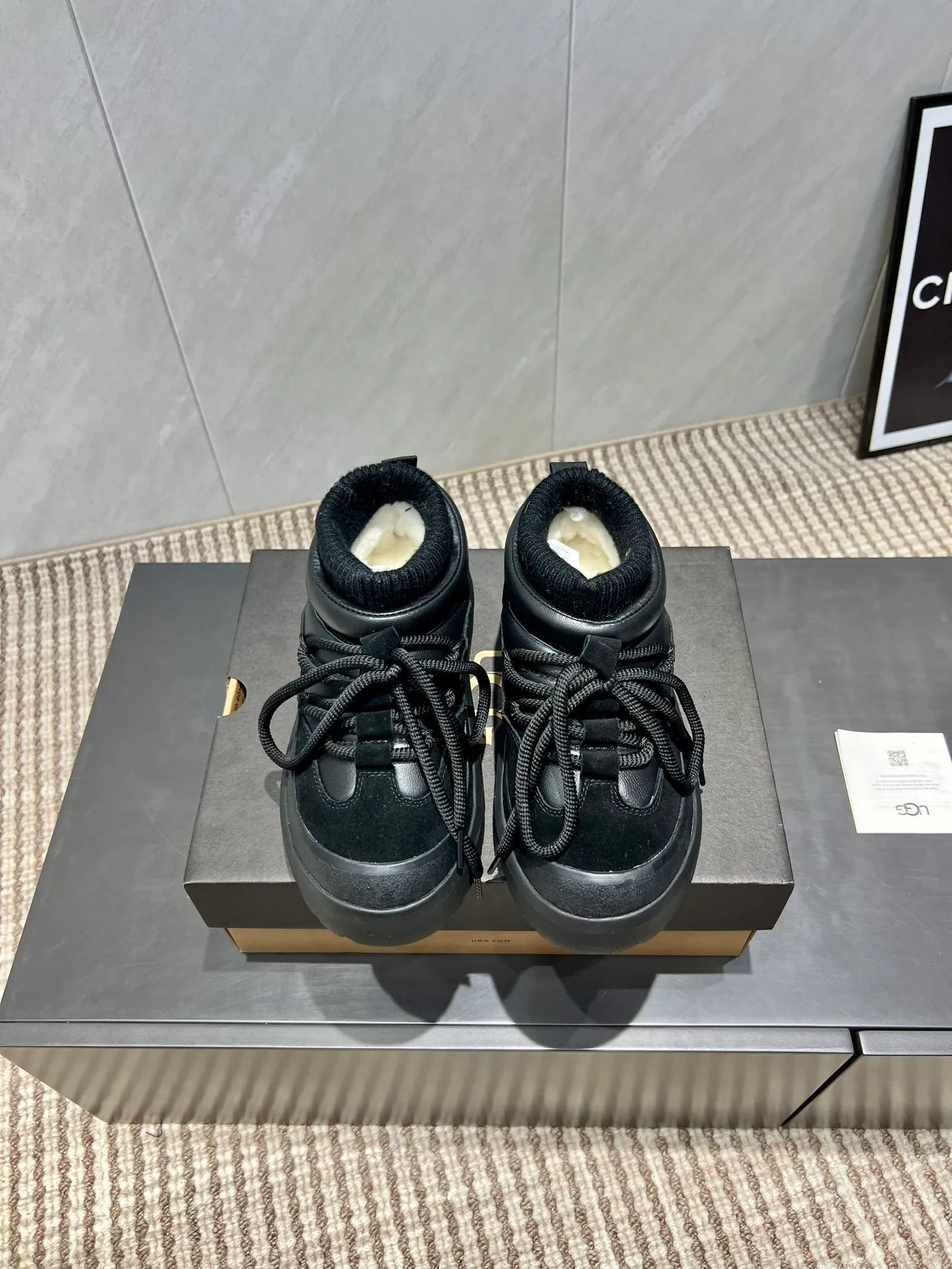 Factory: Couple P620💰 "Exclusive top version" UGG~25vs popular platform thick-soled casual shoes series... [Couple's thick-soled Maori casual shoes] A shoe that will not clash with shirts, simple partition design ➕ spotted outsole, silk curly upper, a must-have for autumn and winter, can be worn with any pants or skirt, very comfortable and good-looking... ❶Fabric: Original customized cow ➕ Sheepskin ❷Inner lining: original customized wool ❸Feet: original customized sheepskin ❹Outsole: original molded foam outsole ❺Number: 35-44 (Female 41. Male 45. Customized, non-returnable) ❻Packaging: Original full set of packaging ☀Color: Official website updated simultaneously